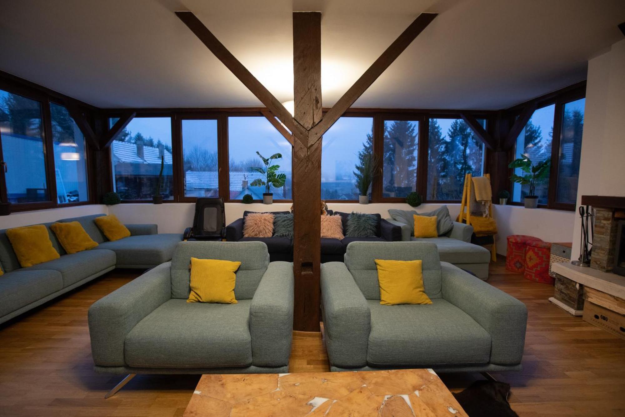 Maison De L'Amour Brebu Nou Bagian luar foto